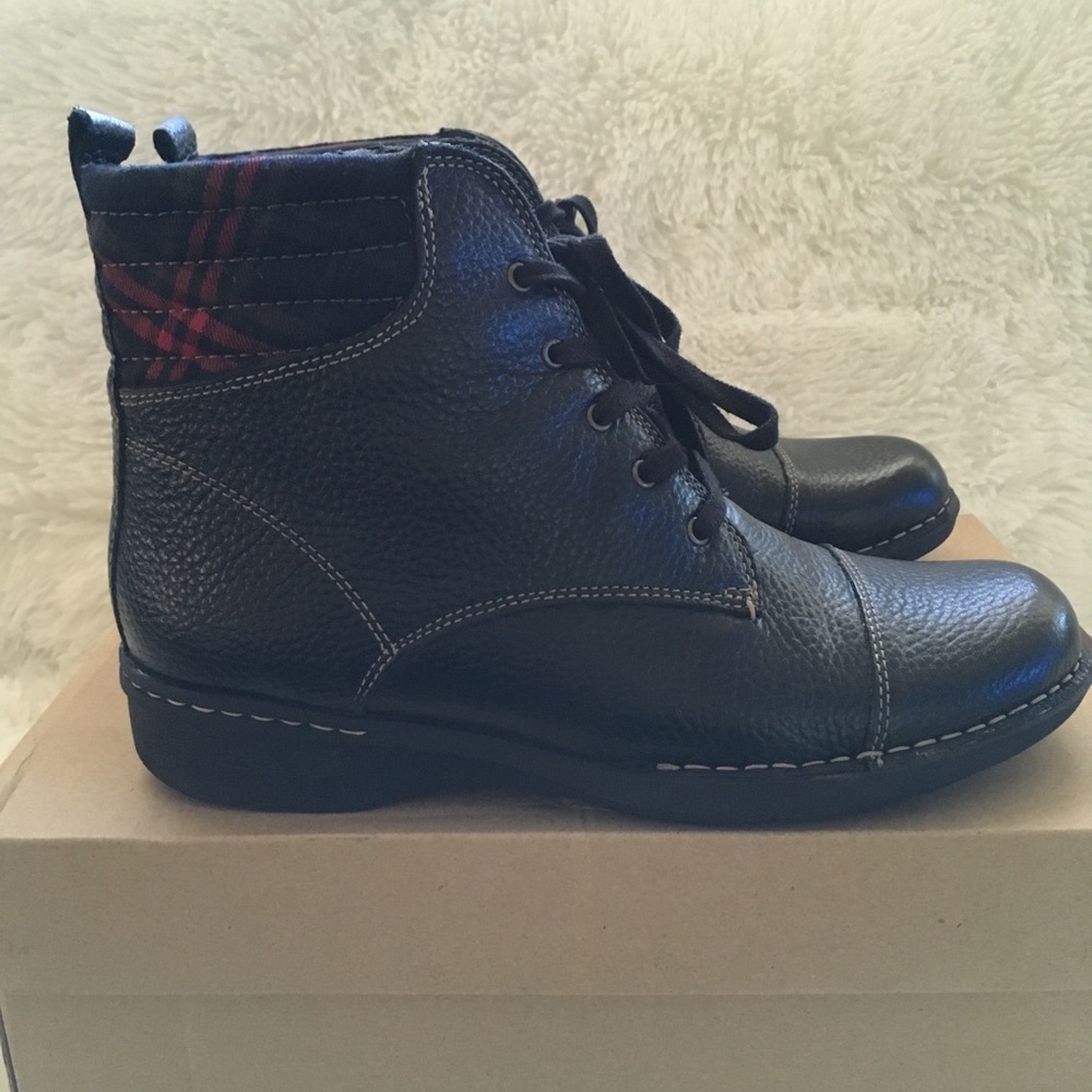 Clarks Whistle Bea ankle boots - Picture 2 of 8